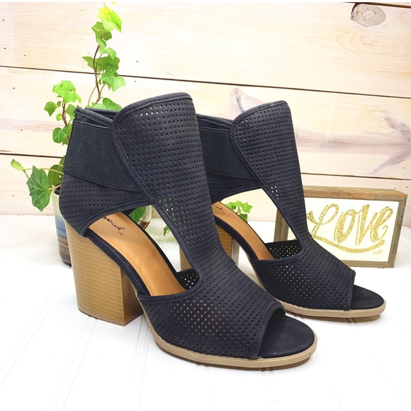 🆕 Black Open Toe Bootie - Picture 2 of 7